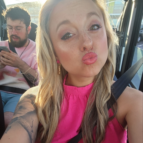 Meet your Posher, Renae - Picture 2 of 3